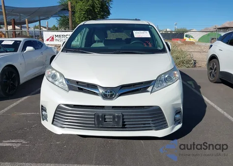 2019 Toyota Sienna Xle 8 Passenger z USA, uszkodzony, nr VIN 5TDYZ3DC1KS020157